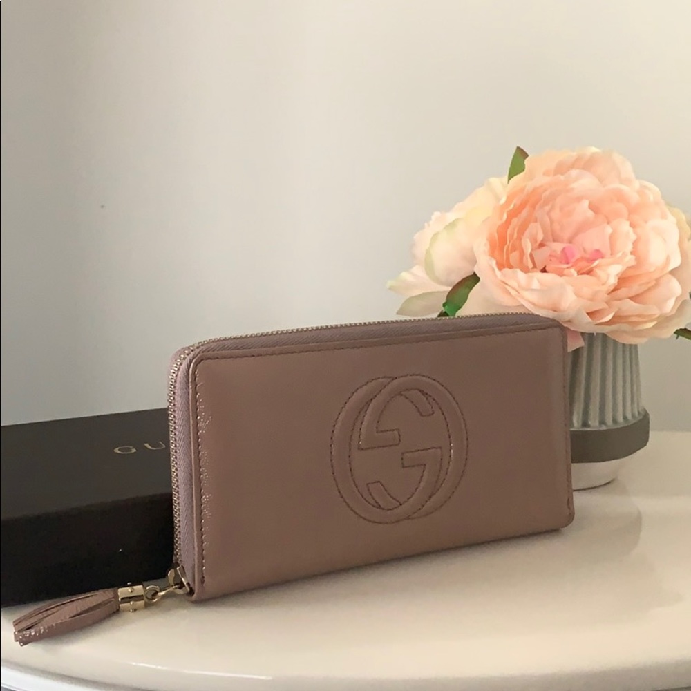 Gucci soho pink nude patent lthr ziparound wallet